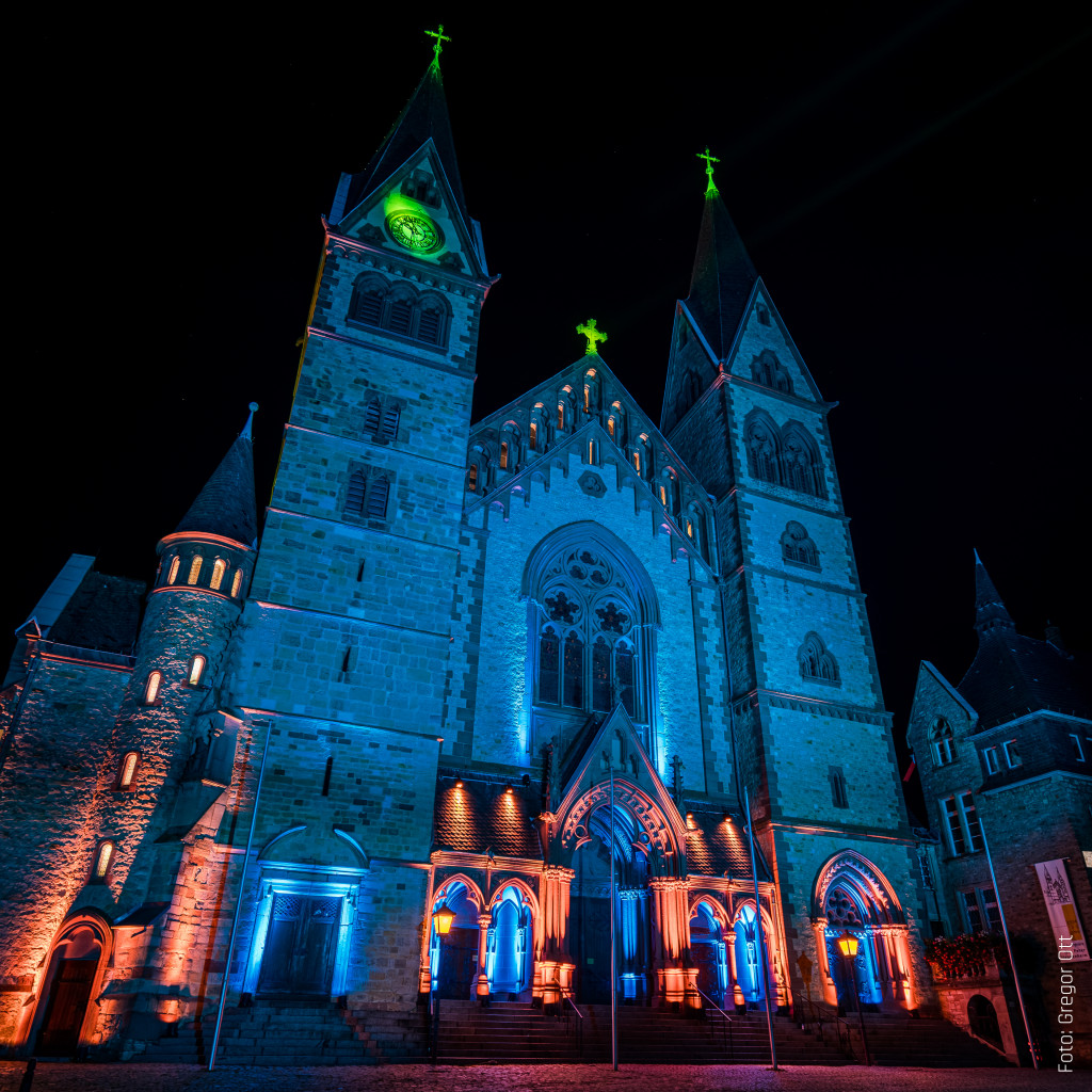 Bergstraße leuchtet 2020 — St. Peter Heppenheim, Heppenheim, 18./19. September 2020: Lichtinstallation